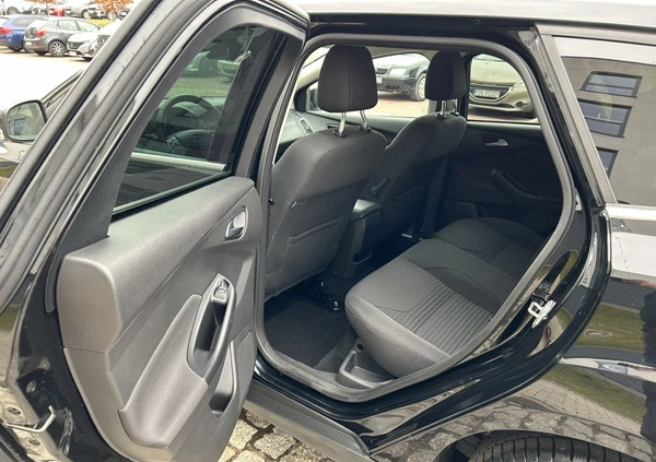 Ford Focus cena 38900 przebieg: 147000, rok produkcji 2015 z Wałbrzych małe 742